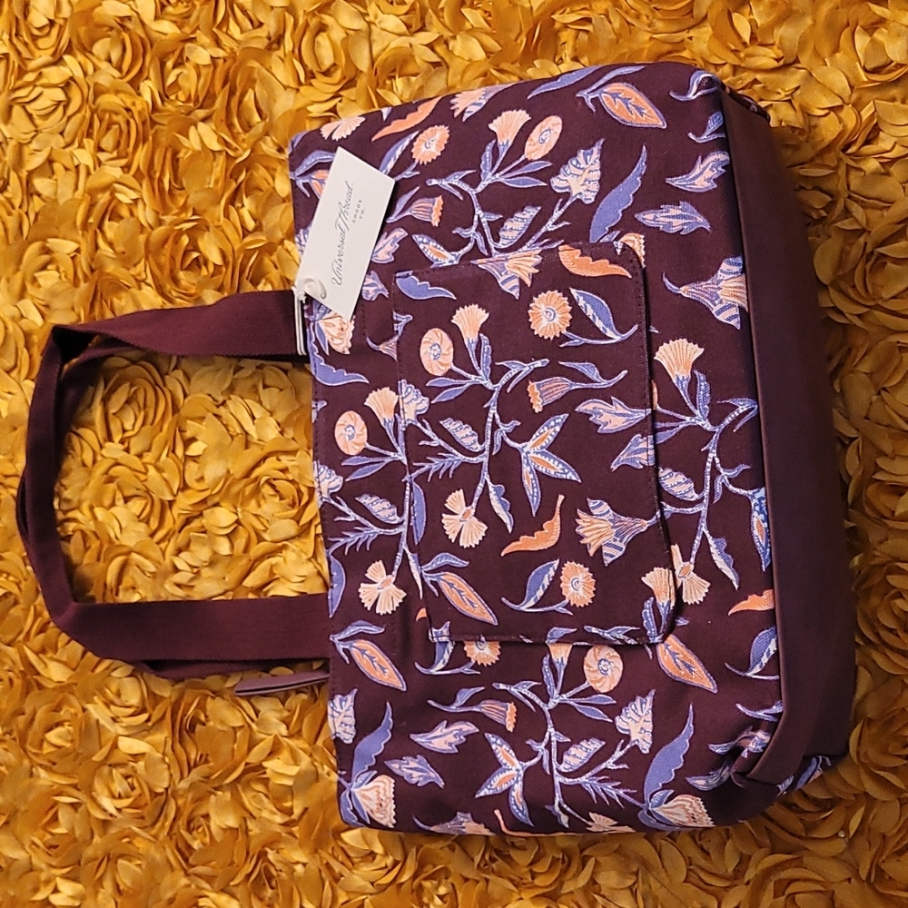 Universal Thread purse